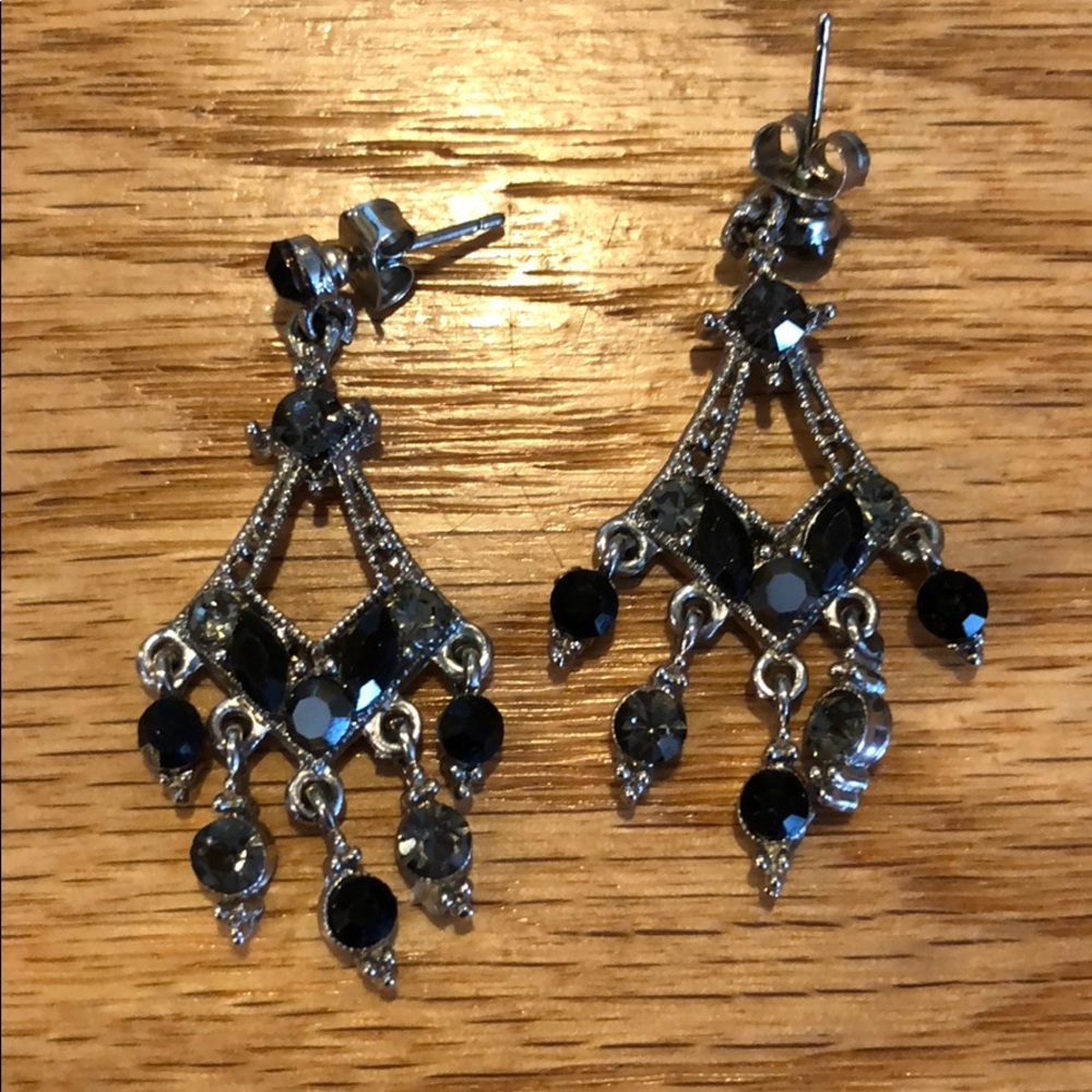Black and grey rhinestone  pierced earrings